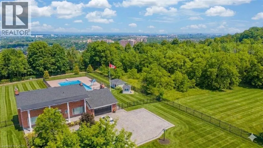 10 AZALEA Court, Stoney Creek, Ontario L8J1K4