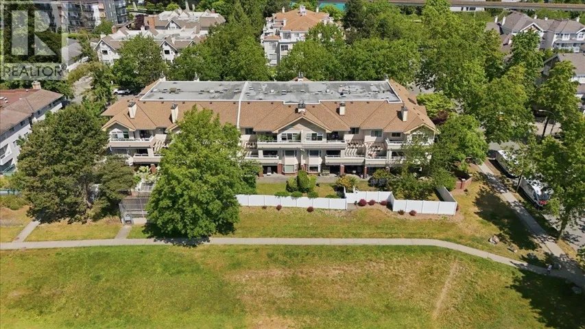 105 7231 ANTRIM AVENUE, Burnaby, British Columbia V5J5H5