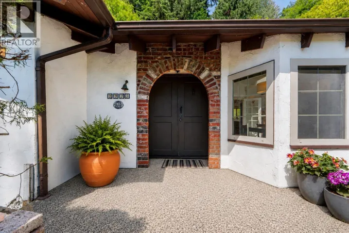 2995 ALTAMONT CRESCENT, West Vancouver, British Columbia V7V3C2