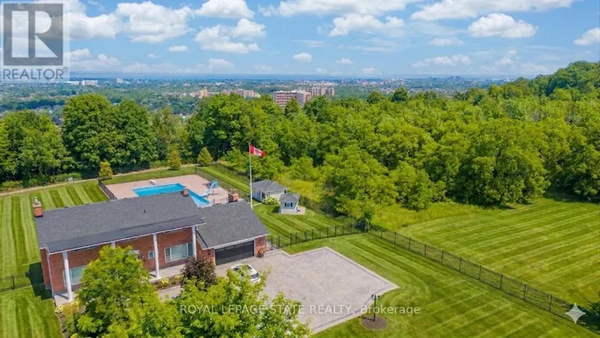 10 AZALEA COURT, Hamilton (Stoney Creek Mountain), Ontario L8J1K4