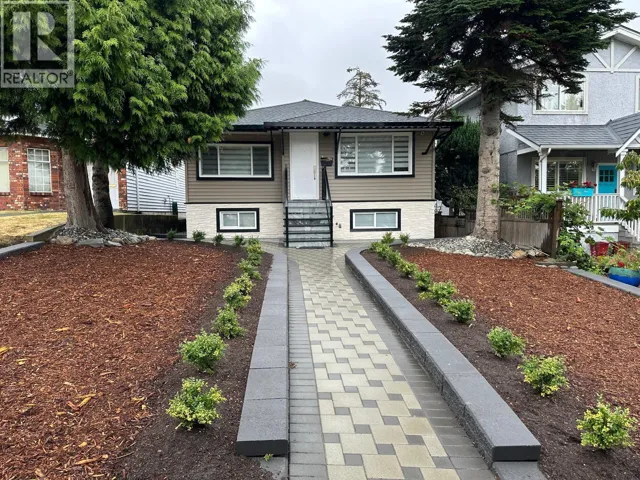 2843 E 5TH AVENUE AVENUE, Vancouver, British Columbia V5M1N4