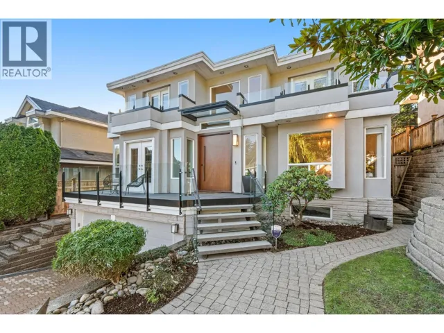 1725 ORKNEY PLACE, North Vancouver, British Columbia V7H2Z1