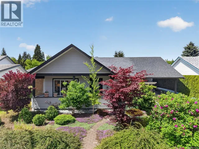 3305 Ninth St, Cumberland, British Columbia V0R1S0