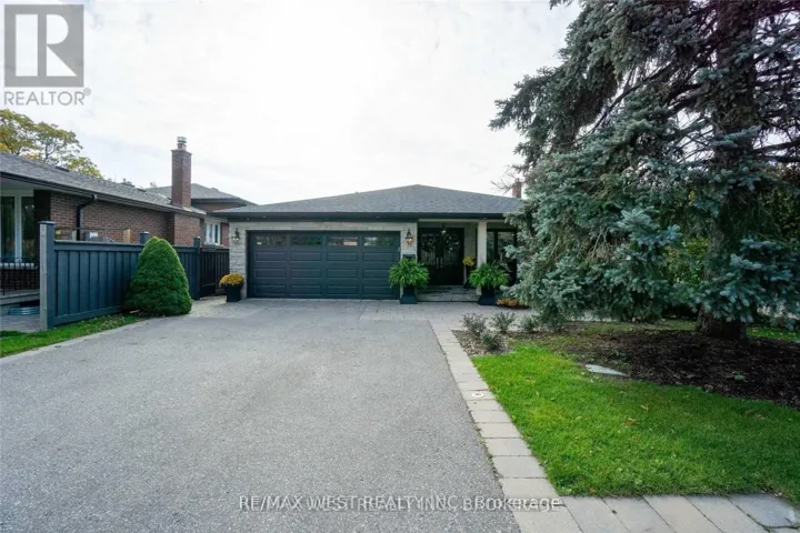 393 MAPLE LEAF DRIVE, Toronto (Maple Leaf), Ontario M6L1P4