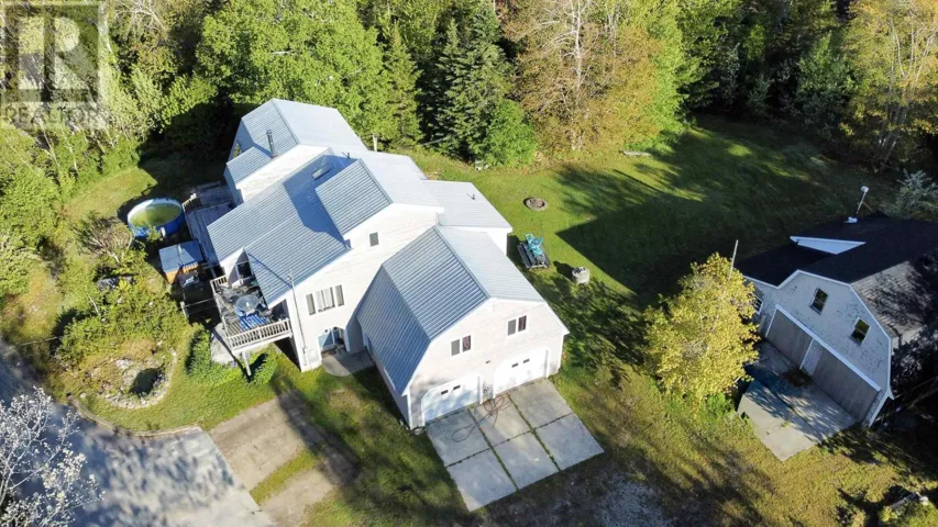 187 Hartz Point Road, Shelburne, Nova Scotia B0T1W0