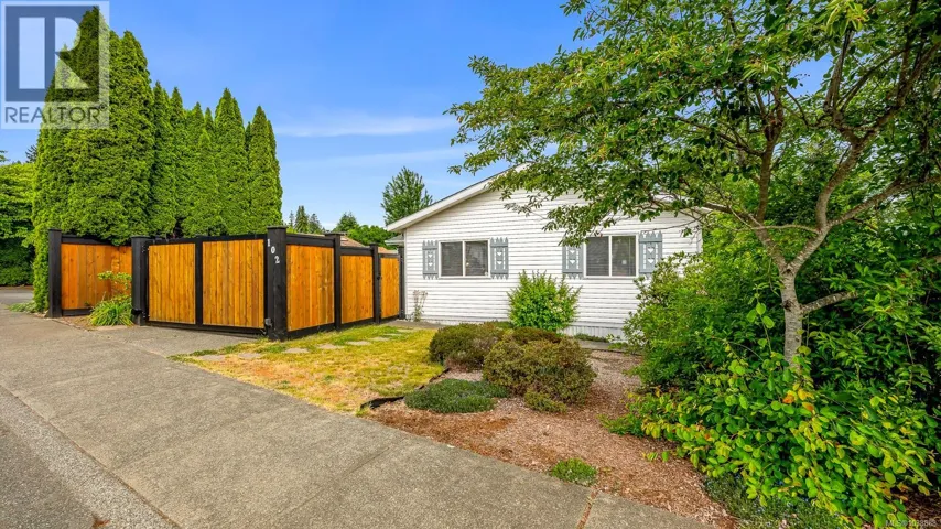 102 2200 Lambert Dr, Courtenay, British Columbia V9N9E1