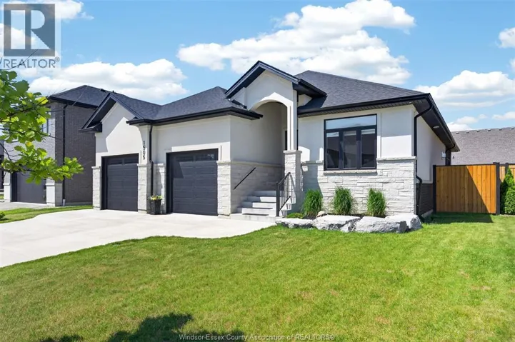 1505 CLEARWATER, Windsor, Ontario N8P0E9