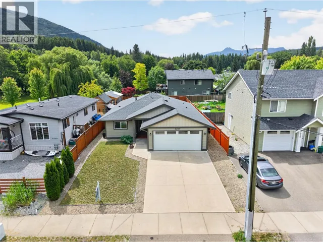 5480 Canoe Beach Drive NE, Salmon Arm, British Columbia V1E2M5
