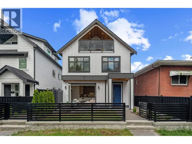 2371 ADANAC STREET, Vancouver, British Columbia V5L2E9