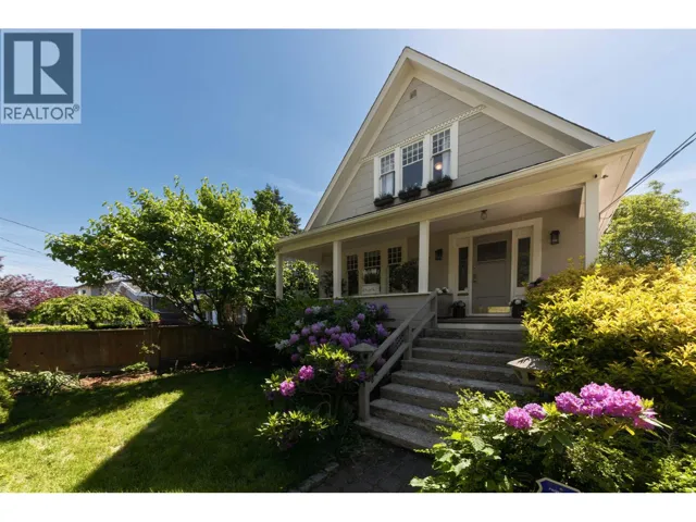 7952 15TH AVENUE, Burnaby, British Columbia V3N1X1