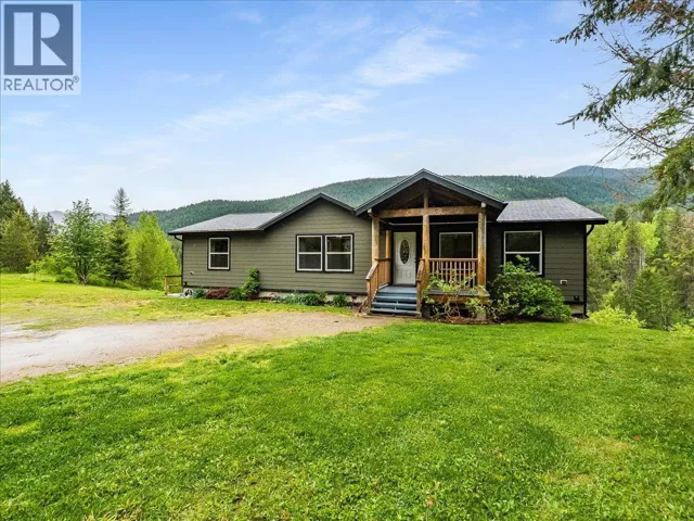 3752 Krestova Cemetery Road, Krestova, British Columbia V0G1H2