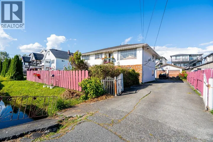 343 PEMBINA STREET, New Westminster, British Columbia V3M5J5