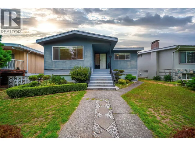 3063 ROSEMONT DRIVE, Vancouver, British Columbia V5S2C8