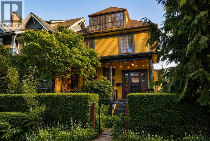 1746 WILLIAM STREET, Vancouver, British Columbia V5L2R4