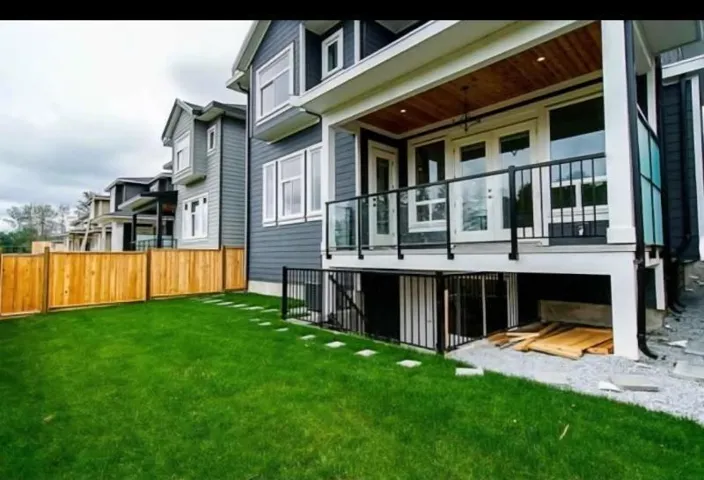 9876 HUCKLEBERRY DRIVE, Surrey, British Columbia V4N6T4