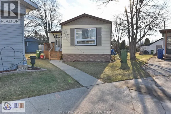 327 REGENT COURT, Essex, Ontario N8M2Z2