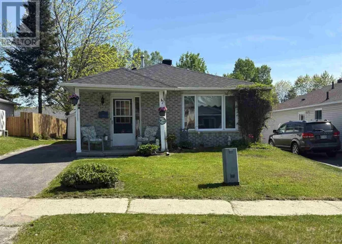 57 Stewart CRES, Elliot Lake, Ontario P5A3C3