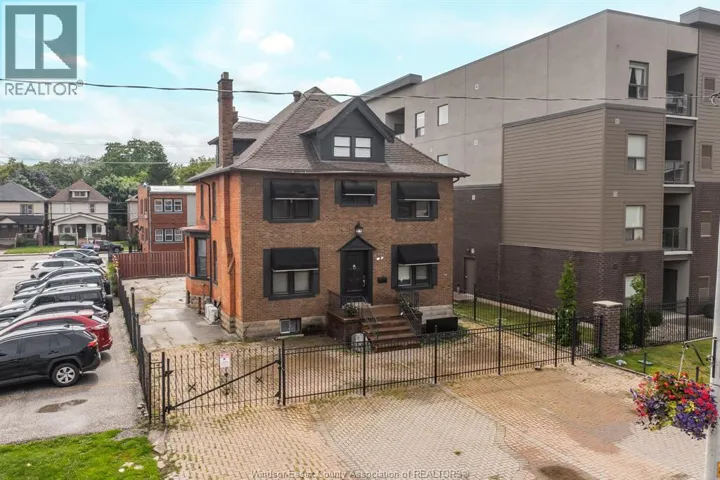 961 OUELLETTE AVENUE, Windsor, Ontario N9A4J5