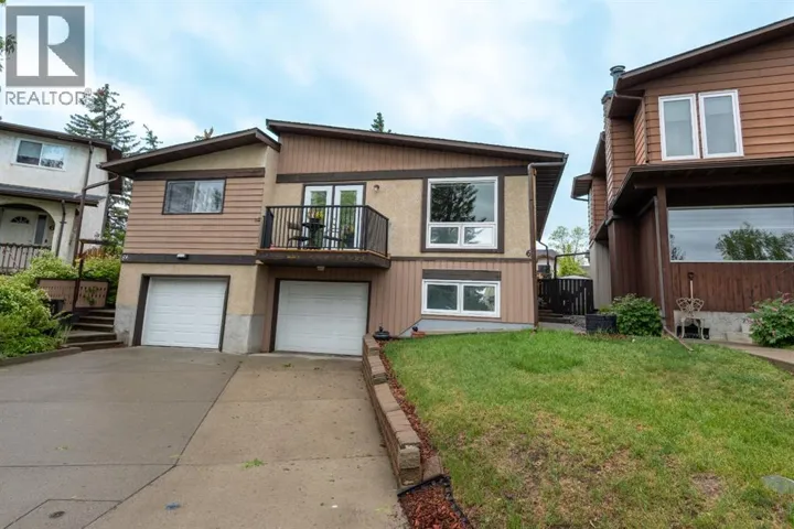 62 Berkley Close NW, Calgary, Alberta T3K1B3