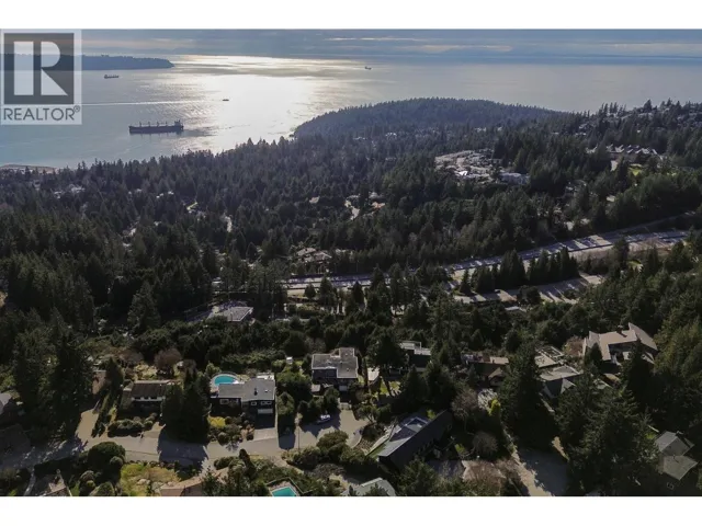 4582 WOODGREEN COURT, West Vancouver, British Columbia V7S2V7
