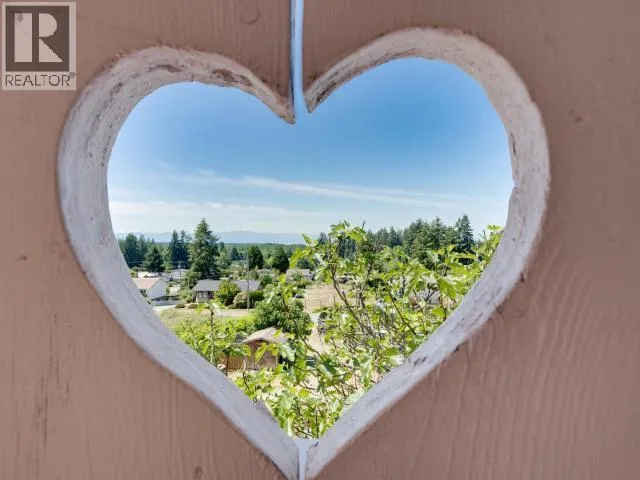 6421 HILLCREST AVE, Powell River, British Columbia V8A4Y5