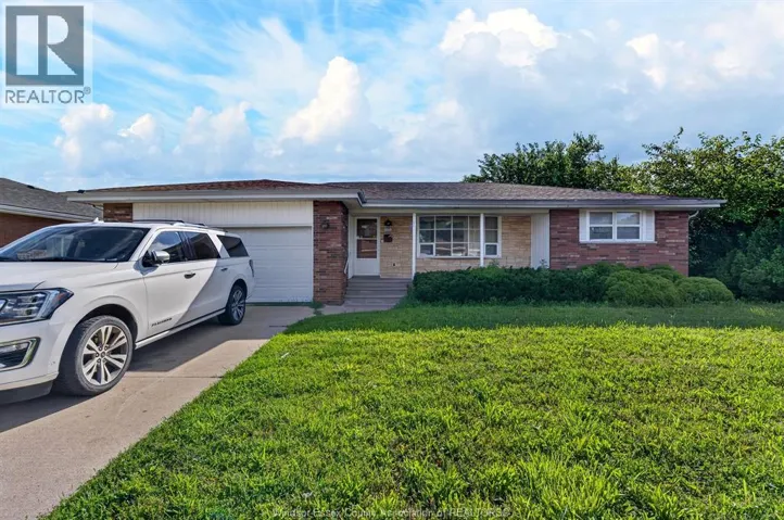 2450 MCKAY AVENUE, Windsor, Ontario N9E2P5