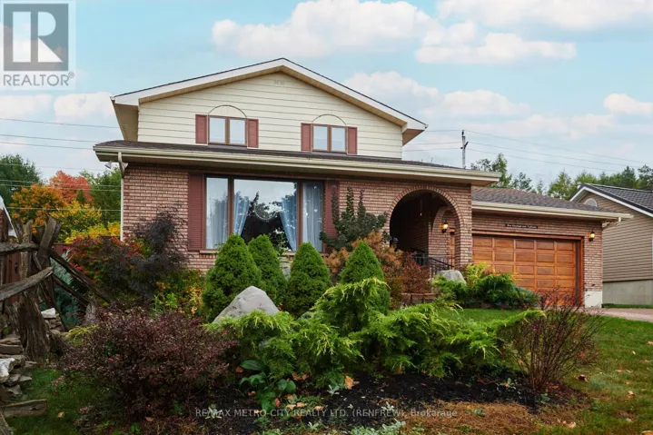 115 IVY AVENUE, Renfrew, Ontario K7V4C9