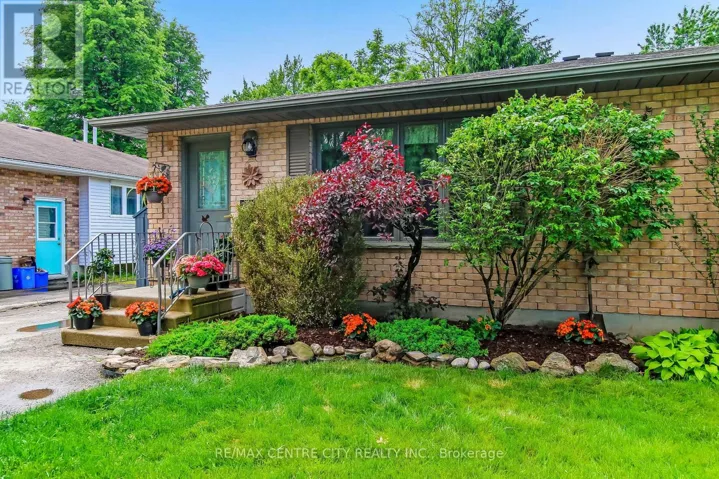 11 WILLOW STREET, St. Thomas, Ontario N5R5Z7