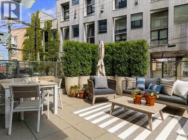 301 210 E 5TH AVENUE, Vancouver, British Columbia V5T0K1