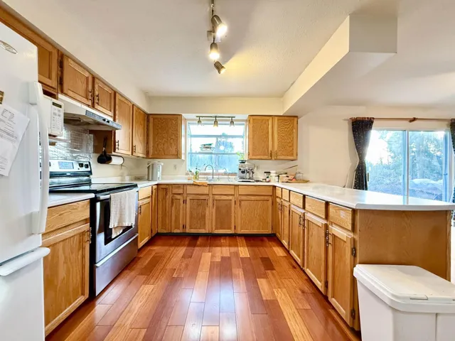 18572 76 AVENUE, Surrey, British Columbia V4N3G5