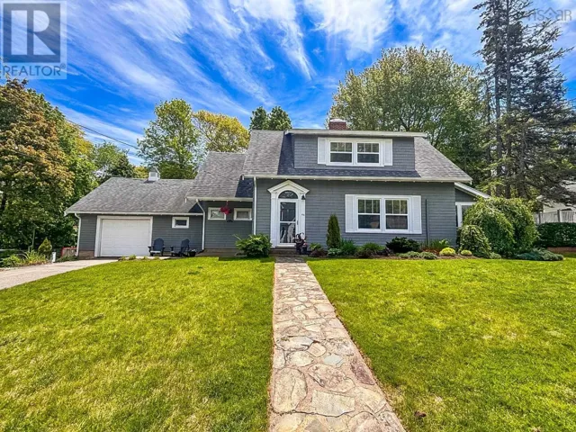 65 Crescent Street, Bridgewater, Nova Scotia B4V2C6