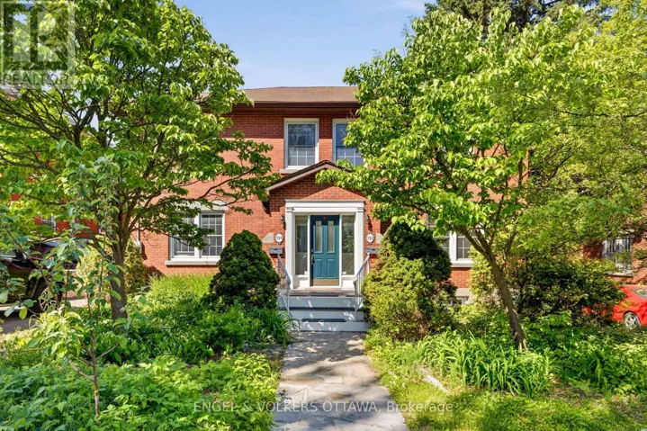 392 PICCADILLY AVENUE N, Ottawa, Ontario K1Y0H4