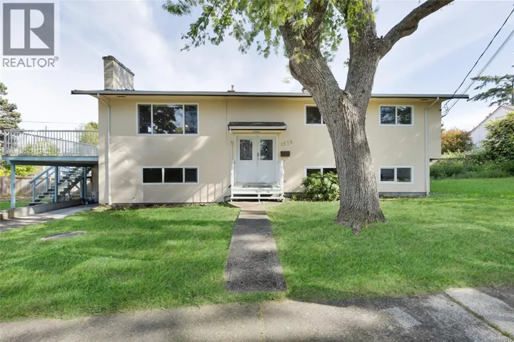 1575 Burton Ave, Victoria, British Columbia V8T2N3