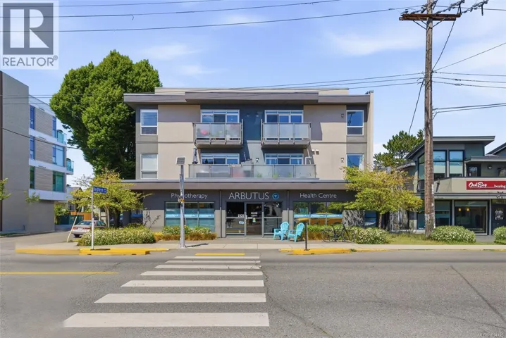 303 1515 Redfern St, Victoria, British Columbia V8R4X3