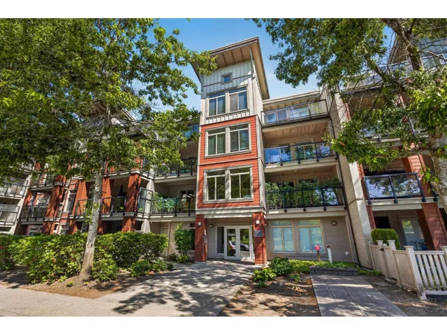 121 15385 101A AVENUE, Surrey, British Columbia V3R0B4
