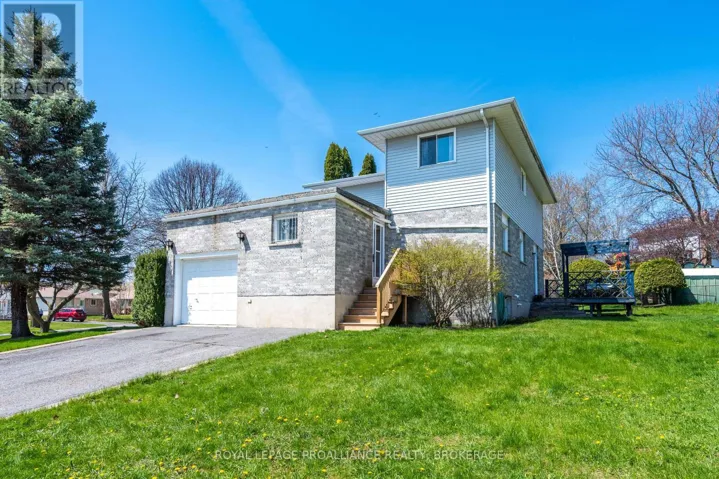 139 DAUPHIN AVENUE, Kingston (Rideau), Ontario K7K6W3
