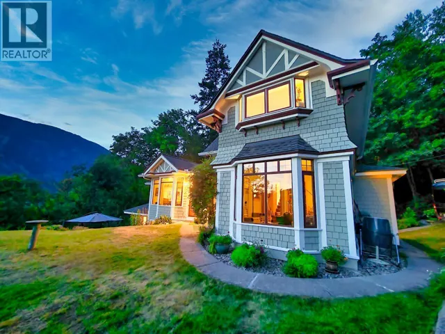 532 PARK Street, Nelson, British Columbia V1L2G9