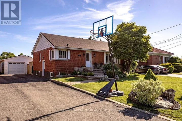 15 FAIRCOURT DRIVE, Hamilton (Stoney Creek), Ontario L8G2J4
