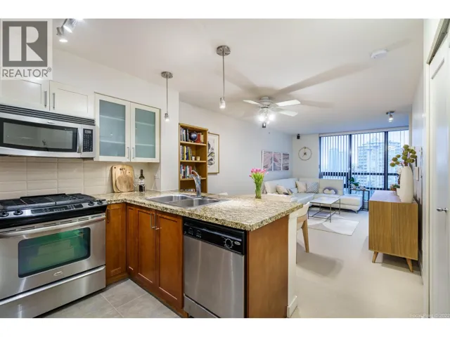 1102 1 RENAISSANCE SQUARE, New Westminster, British Columbia V3M0B6