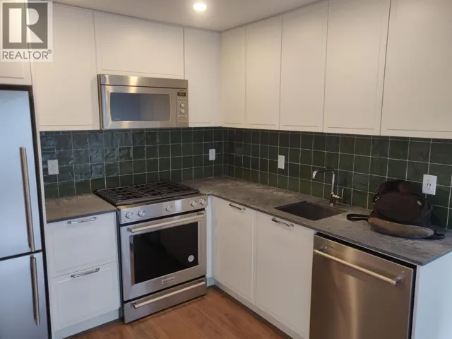 414 645 COMO LAKE AVENUE, Coquitlam, British Columbia V3J0N9