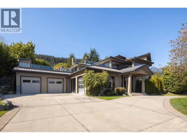1109 HILLSIDE ROAD, West Vancouver, British Columbia V7S2G3