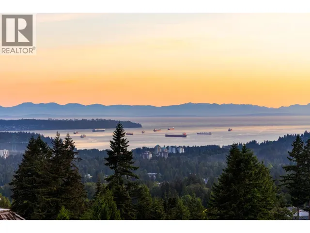 4350 STARLIGHT WAY, North Vancouver, British Columbia V7N3N9