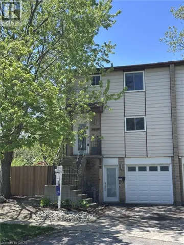 423 CADBURY Court Unit# A, Waterloo, Ontario N2K3G7
