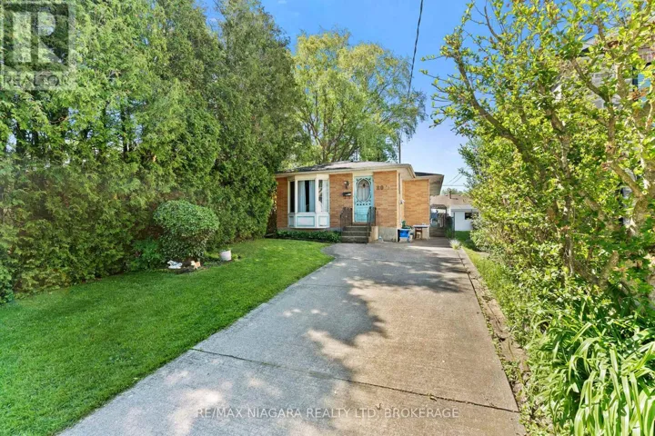 80 1/2 MELODY TRAIL, St. Catharines (Port Weller), Ontario L2M1C7