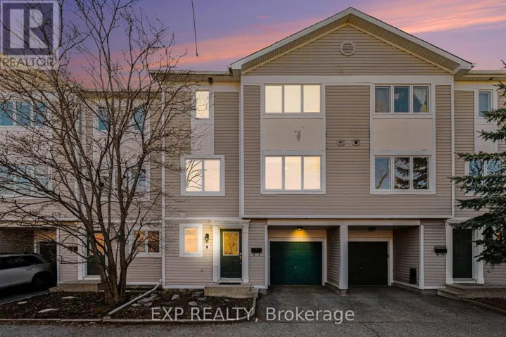 8 BARNABY PRIVATE, Ottawa, Ontario K1K4S4