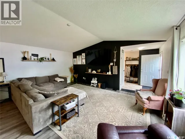 114 3 STREET E, Carnduff, Saskatchewan S0C0S0