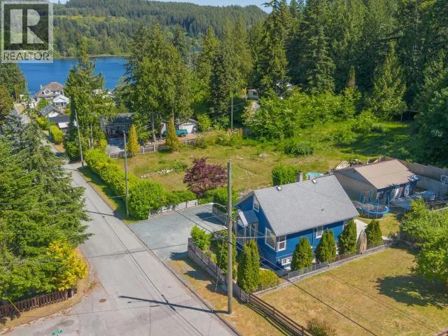 6896 DRAKE STREET, Powell River, British Columbia V8A3Y4