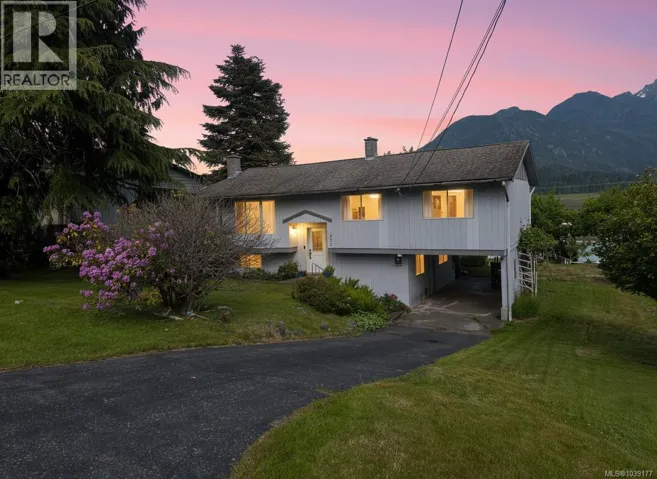 221 Spar St, Sayward, British Columbia V0P1R0