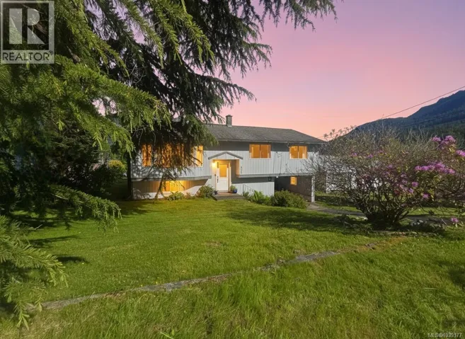 221 Spar St, Sayward, British Columbia V0P1R0