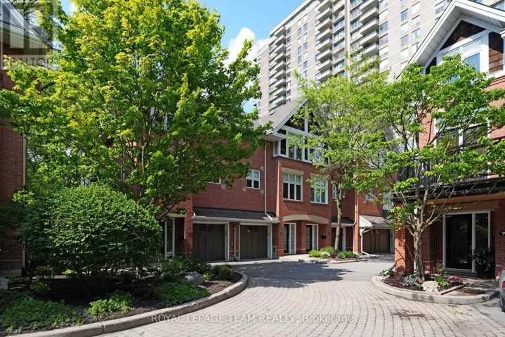 13 OAK PARK PRIVATE, Ottawa, Ontario K1Z1B6